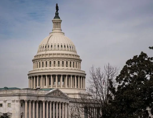 Câmara dos EUA aprova revogação das tarifas de Trump sobre o Canadá