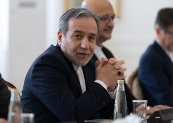 m colorida do ministro das Relações Exteriores do Irã, Abbas Araghchi