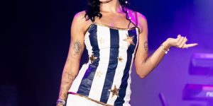 Ana Castela faz gesto em show e fãs interpretam como indireta para Zé Felipe