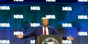 Por que os assassinatos em Minneapolis criaram uma ruptura entre Trump e grupos pró-armas