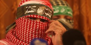 m colorida mostra Abu Obeida, ex-porta-voz do Hamas