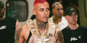 MC Poze do Rodo provoca revolta ao jogar roupas da ex-esposa em sacos de lixo