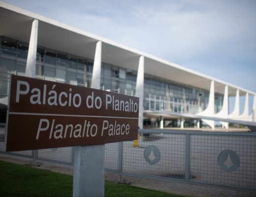 m colorida mostra o Palácio do Planalto