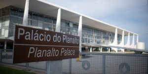 m colorida mostra o Palácio do Planalto