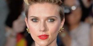 Scarlett Johansson e elenco vão à première de 'Vingadores: Era de Ultron'
