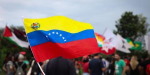 EUA devem flexibilizar sanções à Venezuela para vendas de petróleo