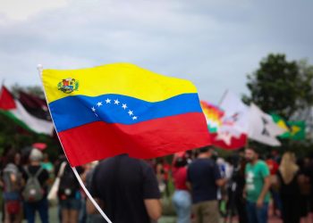 EUA devem flexibilizar sanções à Venezuela para vendas de petróleo