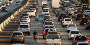 Administração Trump revoga regras de economia de combustível estabelecidas por Biden