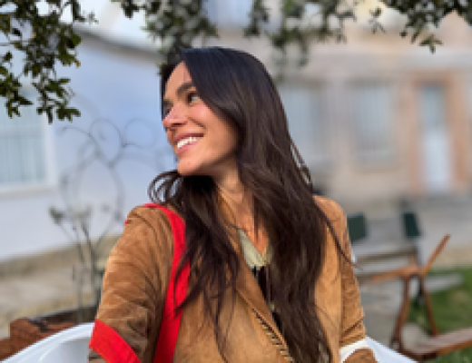 Converse aposta em tênis azul vibrante e foge da Pantone 2026