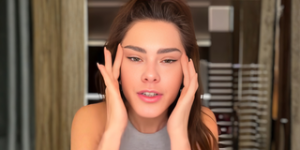 O que aconteceu no rosto de Carolina Dieckmmann? Atriz aparece com aparência diferente, é alvo de críticas e rebate