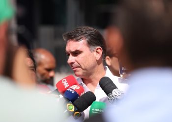 m colorida do senador Flávio Bolsonaro