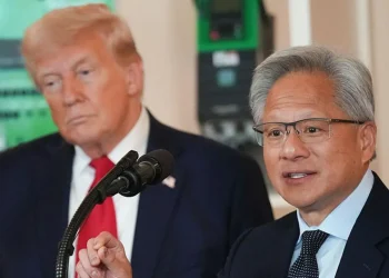 s US President Donald Trump (L