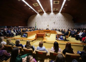m colorida do plenário do STF