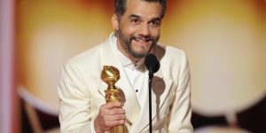 colorida de Wagner Moura, no Globo de Ouro