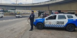 colorida de viatura da PM do Rio de Janeiro