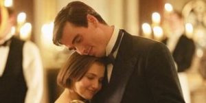 Chega à Netflix uma nova série de época baseada em um maravilhoso romance de Agatha Christie e com um dos protagonistas de 'Bridgerton'