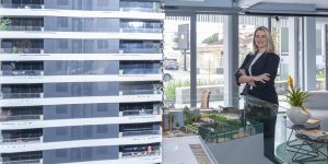 Adriana Moura é corretora de imóveis e personal organizer