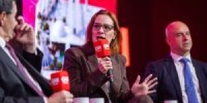 AM_CNNtalksAgo26_136_websize