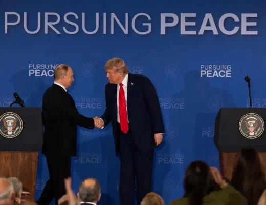 Trump anuncia sanções para países que negociam com a Rússia