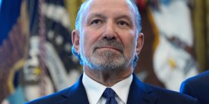 Lutnick minimiza vínculos com Epstein em meio a pedidos de renúncia