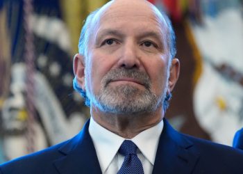 Lutnick minimiza vínculos com Epstein em meio a pedidos de renúncia