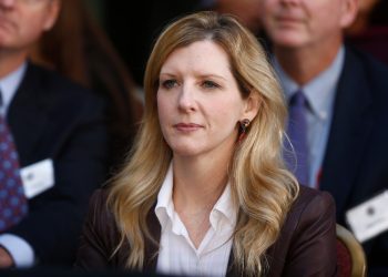 Kathy Ruemmler deixa Goldman Sachs após ligações com Epstein