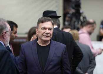 Alvaro Dias busca candidatura ao Senado Federal