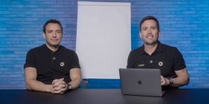 Ao lado direito João, lado esquerdo Cleverson