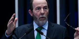 Armínio Fraga alerta para risco fiscal no Brasil