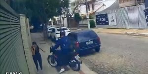 Assalto em Campos: mulher joga celular ao perceber roubo