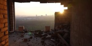 Ataque russo atinge complexo residencial recém-construído em Kiev  • Reuters