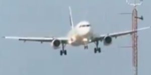 Aterrissagem inusitada de avião em SC devido a ventos