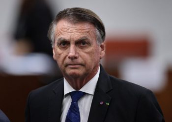 Jair Bolsonaro passa bem após cirurgia