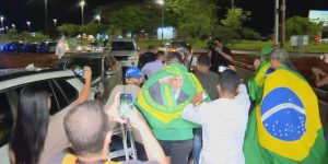 Confusão marca vigília de apoiadores de Bolsonaro após fala polêmica