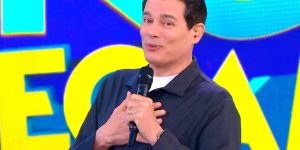 m colorida de Celso Portiolli no palco do Domingo Legal