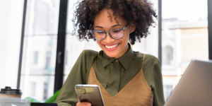 Close up on young businesswoman Free Photo
