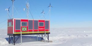 colorida de estação brasileira na Antártica - Metrópoles