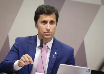 m colorida, deputado Duarte Jr. na abertura da CPMI do INSS