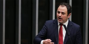 Glauber Braga acusa Lira de comandar desvios de emendas em 2025