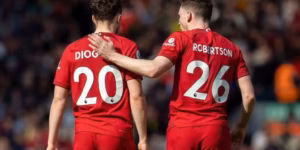 Diogo Jota e Andy Robertson