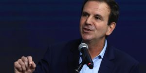 m colorida do prefeito do Rio de Janeiro, Eduardo Paes