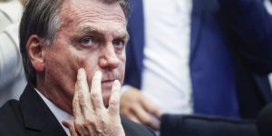 STM notifica Bolsonaro para defesa sobre possível perda de patente