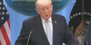 Ey32nD7u-Donald-Trump