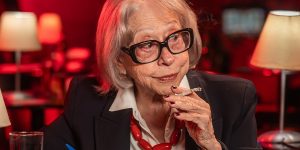 Fernanda Montenegro como Dona Laura