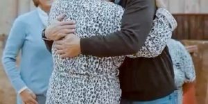 Foto: Fernanda Richa e Beto Richa com uma apoiadora (Foto: rede social BR)