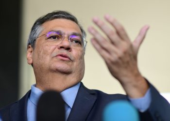 Dino suspende revalidação de restos a pagar do orçamento secreto