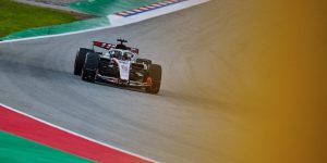 Haas enfrenta problemas de confiabilidade durante testes de F1 em Barcelona