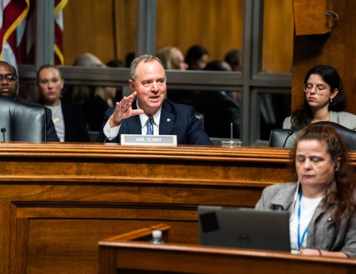 Adam Schiff, liderança democrata e a oposição a Trump