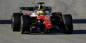 lewis hamilton encerra teste da f1 em barcelona no topo