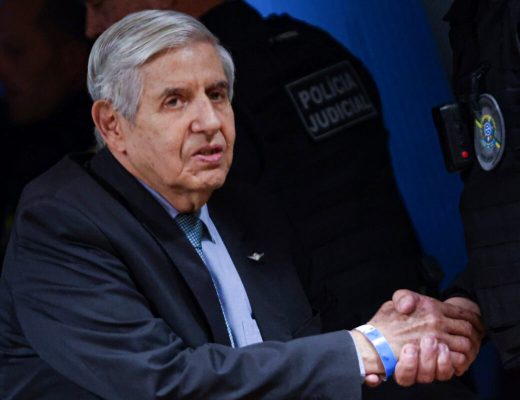 Moraes concede prisão domiciliar ao general Heleno após laudo